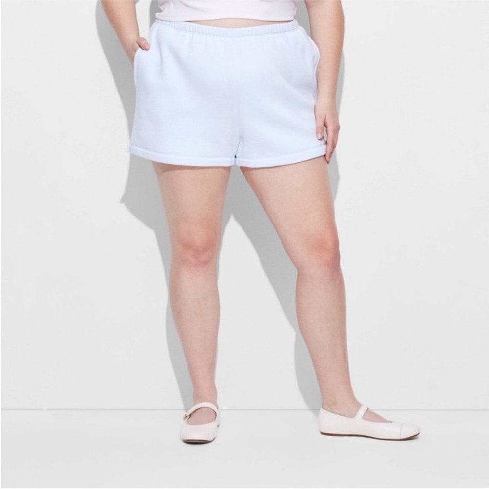 Wild Fable Women's High-Rise Fleece Shorts with Pockets White.
Size XXL - Picture 14 of 15